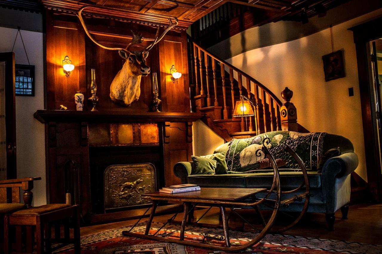The Craftsman House Bed & Breakfast Bragg Creek Exterior photo