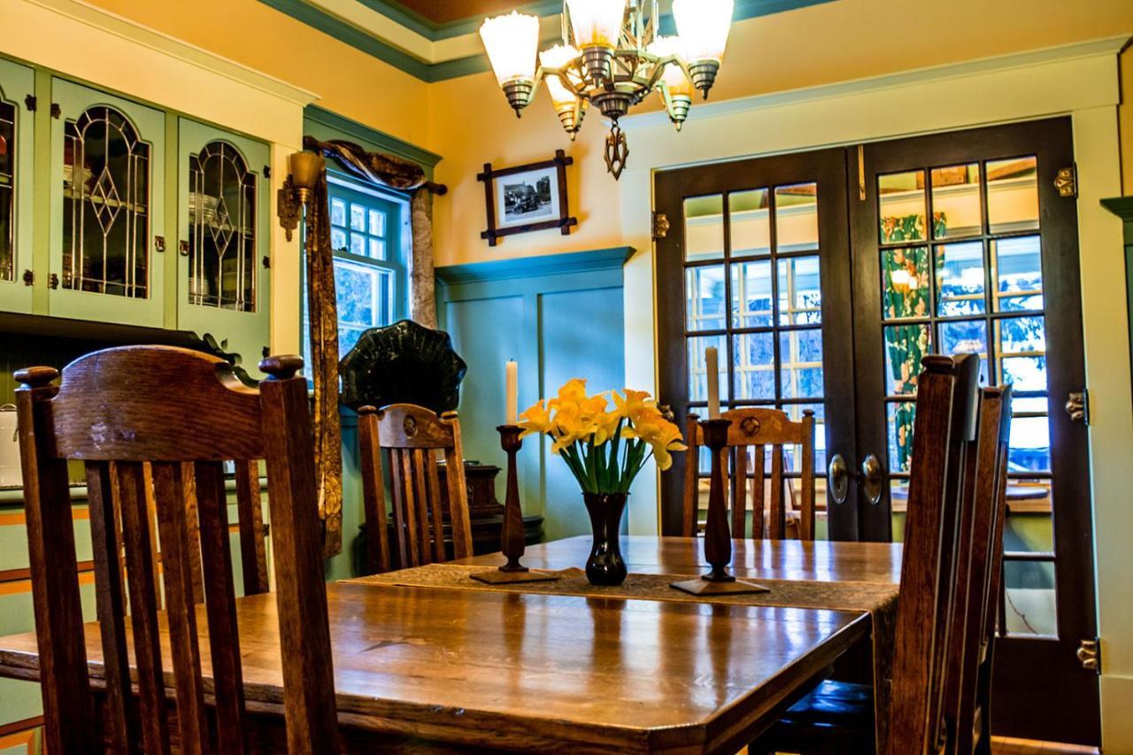 The Craftsman House Bed & Breakfast Bragg Creek Exterior photo